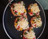A picture of step 3 of Cheese bread pizza.