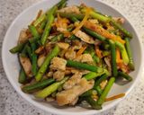 Foto langkah ke 5 dari resep Stir fried garlic scapes.
