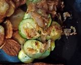 A picture of step 6 of Salmon fillet with persillade potatoes, courgettes and onion.