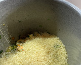 Foto del paso 3 de la receta: Arroz con langostinos al ajillo. Olla GM