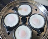Foto del paso 5 de la receta: Sopaeo de tomate con huevos escalfados y pimiento