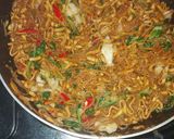Foto langkah ke 4 dari resep Mie Goreng Bihun.