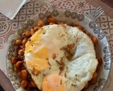 Foto del paso 6 de la receta: Garbanzos con huevos fritos