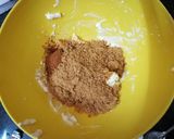 A picture of step 2 of Pumpkin cupcakes.