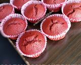 A picture of step 4 of Red velvet cupcakes III.