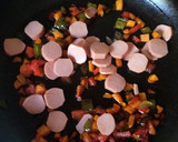 Foto del paso 3 de la receta: Rollitos de verduras con salchicha en papel de arroz