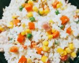 A picture of step 4 of Tuna Salad with Double Sauce Rice.