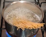 A picture of step 1 of Spaghetti in mushroom cream sauce.