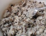Kókuszos-mazsolás golyó, a kókusztej készítése során megmaradt masszából recept fázis 2 fotója