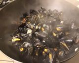 Une image de l'étape 10 de Moules de bouchot au gorgonzola et vin blanc.