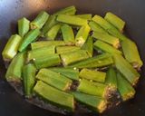 A picture of step 1 of Okra Curry.