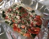 Une image de l'étape 6 de Filets de loup de mer aux tomates, fanes de radis et parmesan.