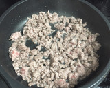 Foto del paso 1 de la receta: Revuelto de picada de ternera con queso “en un pis-pas”