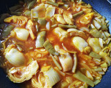 Foto del paso 3 de la receta: Verduras en amarillo con huevo cuajado