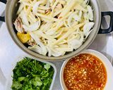 Hình bước làm 2 của món Gà trộn măng