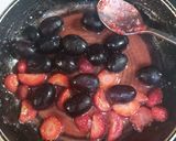 A picture of step 1 of Black currant and strawberry sauce.