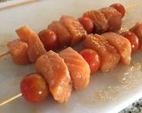Foto del paso 2 de la receta Brochetas de salmón rápidas con arroz, también express!