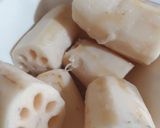 A picture of step 1 of Fried khatey lotus root.