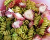 Foto del paso 4 de la receta: Ensalada de fusilli y pulpo con pesto de canónigos