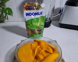 Foto langkah ke 1 dari resep Ice Mango Matcha Latte.