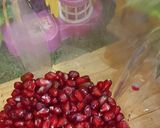 A picture of step 2 of Fresh Pomegranate juice (drink)🌺🥤🥤.
