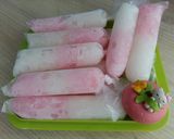 Foto langkah ke 9 dari resep Es Ombre Nutrijell Merah Putih.