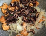Foto del passaggio 2 della ricetta Pollo alla Stroganoff