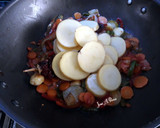 Foto del paso 2 de la receta: Salteado de verduras con patatas, huevos y chorizo