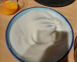 A picture of step 2 of Basic chocolat cake: normal and pimped.