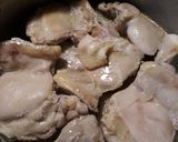 A picture of step 2 of Simmered Chicken in Onion Barbecue Sauce.