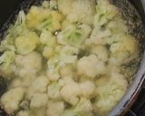 Foto langkah ke 1 dari resep Kembang Kol Tumis Saos Tiram - Mudah & Sehat - WAJIB RECOOK.