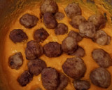 Foto del paso 7 de la receta: Albóndigas en salsa con patatas fritas