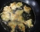 A picture of step 2 of Maggi pakore.