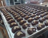 Foto langkah ke 6 dari resep Choco Cashew Cookies.