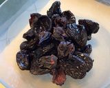 A picture of step 3 of Prune and Hibiscus Custard Tart.