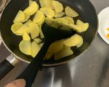 A picture of step 2 of Fried egg with potato.