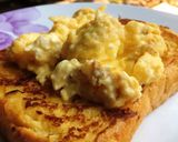 รูปขั้นตอนการทำที่ 5 ของ French Toast กับ Cream Cheese Scrambled Egg