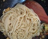 Foto langkah ke 3 dari resep Spaghetti Goreng Oriental.