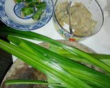 Hình bước làm 1 của món Gà chiên lá dứa!