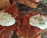 Foto del paso 3 de la receta: Contramuslos de pollo rellenos de dátiles y jamón serrano