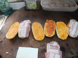 Panes de leche con bacon y chorizo