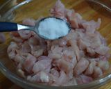 Foto del paso 2 de la receta: Pechugas en wok salteadas al vino blanco