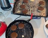 Foto del paso 6 de la receta: Alfajores de maicena con coco 🥥 o bañados de chocolate 🍫