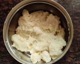 ઇન્સ્ટન્ટ હોમ મેડ માવો (Instant Home Made Mava Recipe In Gujarati) રેસીપી સ્ટેપ3ફોટો