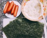 Hình bước làm 1 của món Kimbap xúc xích