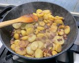 Une image de l'étape 9 de Pommes de terre sautées à l'oignon rouge.