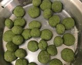 A picture of step 6 of Palak ki kachori.