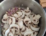Foto langkah ke 2 dari resep Yummy Creamy Mushroom Soup.