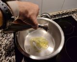 Foto del paso 2 de la receta: Guisado de muslitos de pollo con patatas