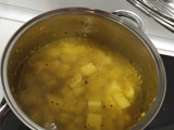 Caldo de torrejas de queso (ecuatoriano)